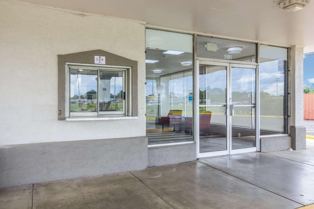 Motel 6 Groves, Tx Buitenkant foto